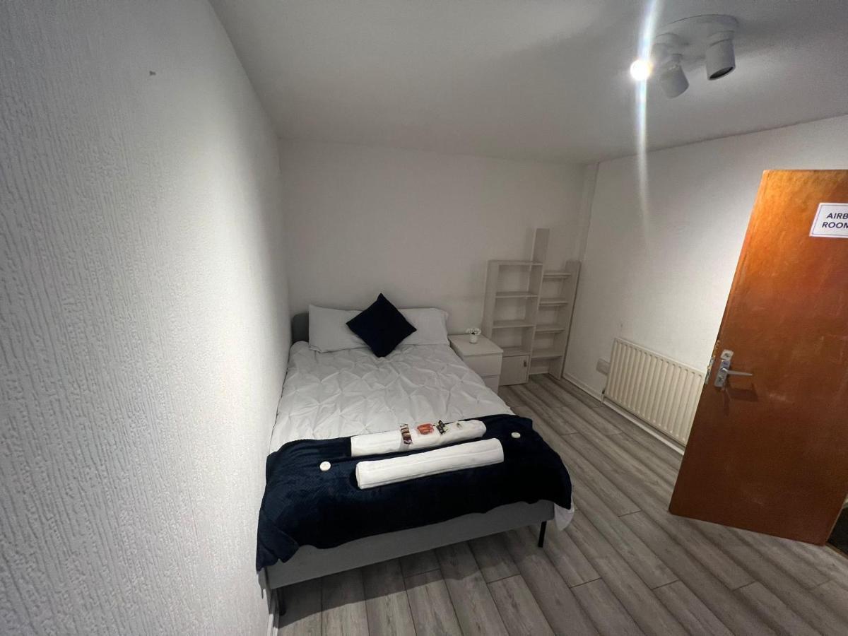 Indulge Hockley Hotel - With Free Front Parking - 10 Min Drive To Birmingham City Centre Bull Ring, Grand Central, Tesco Superstore, Primark & Commonwealth Games Бирмингам Екстериор снимка